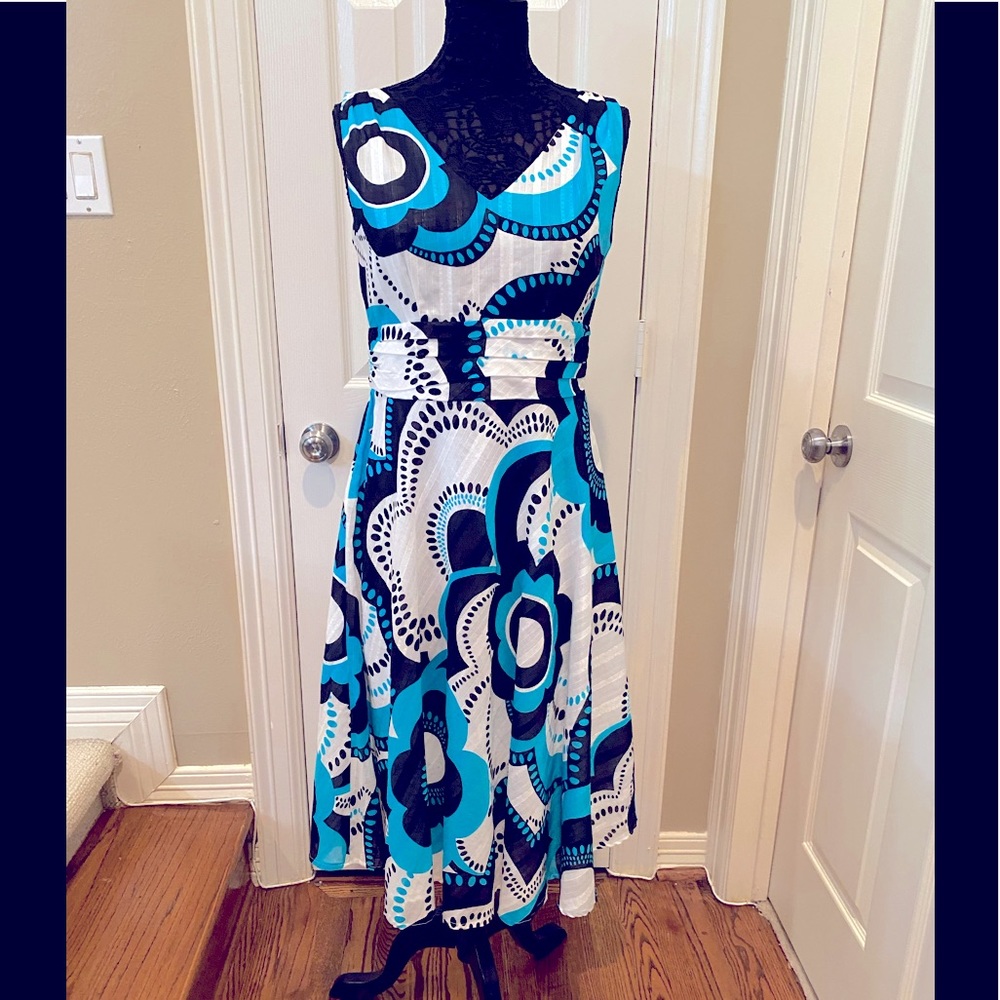 SIGNATURE By Robbie Bee Fit & Flare Dress Size 8
